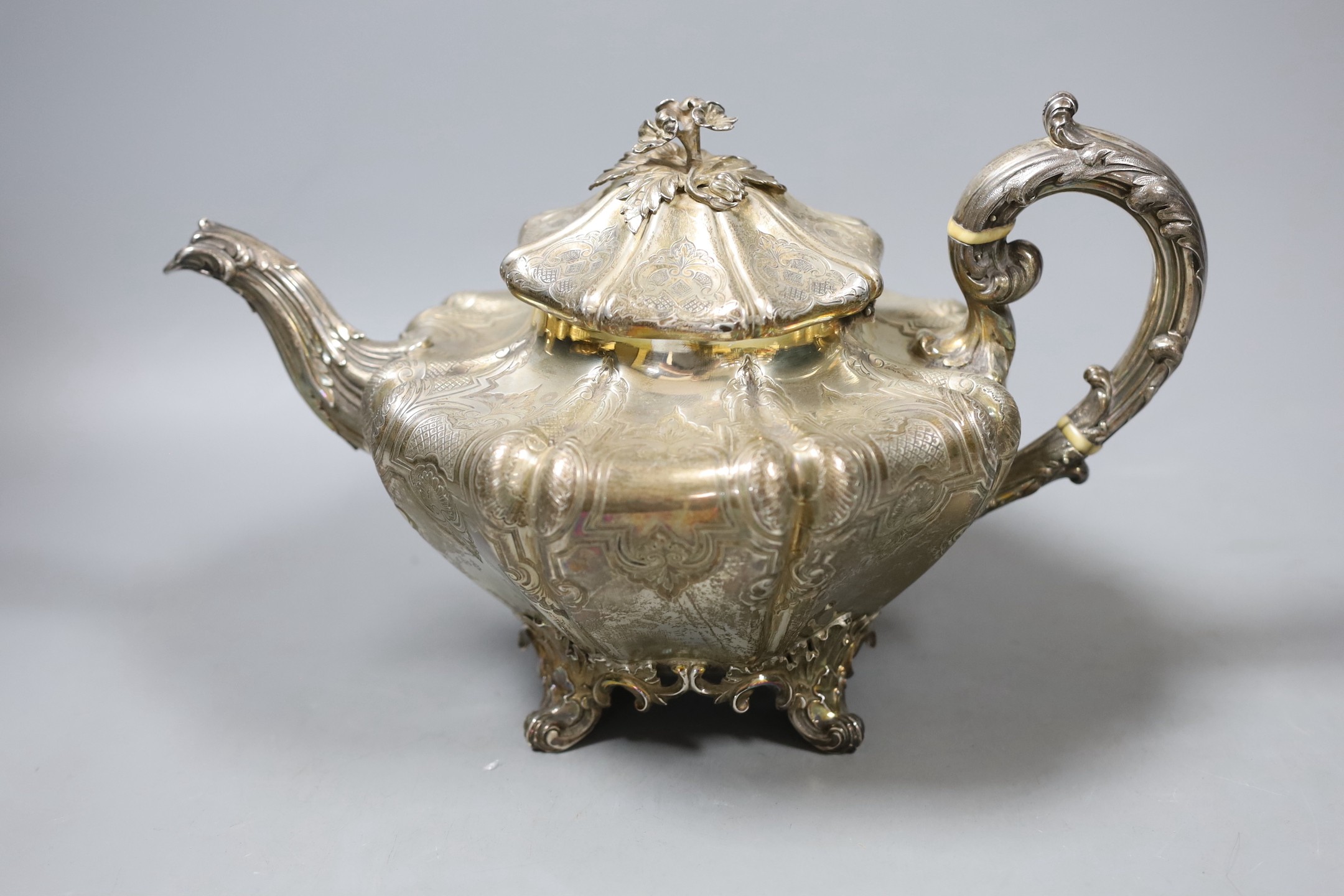 An early Victorian silver teapot, by The Barnards, London, 1840, gross 28.5oz.